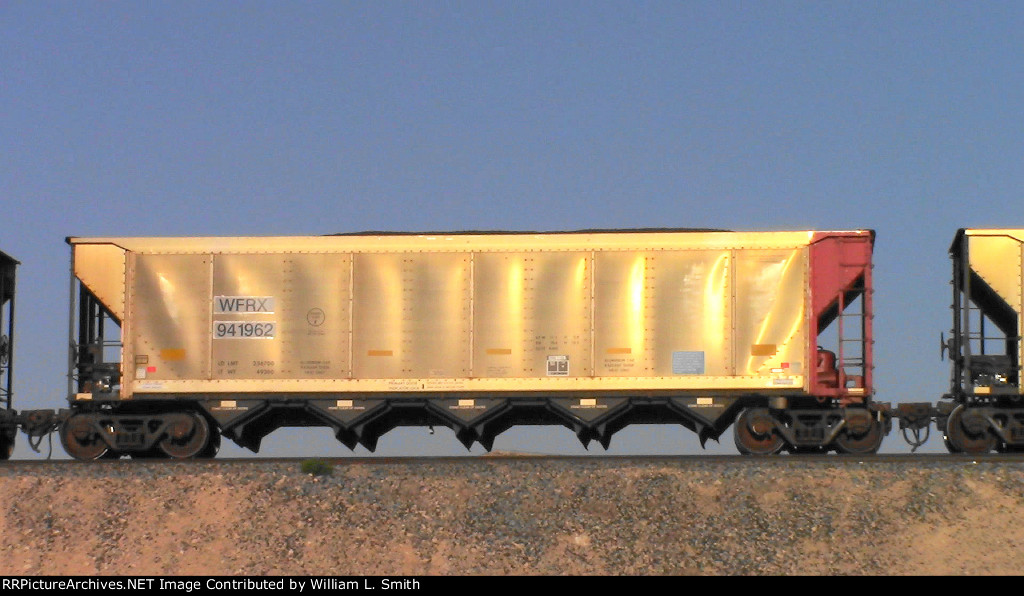 WB Unit Loaded Hooper Frt at Erie NV W-Pshr -62